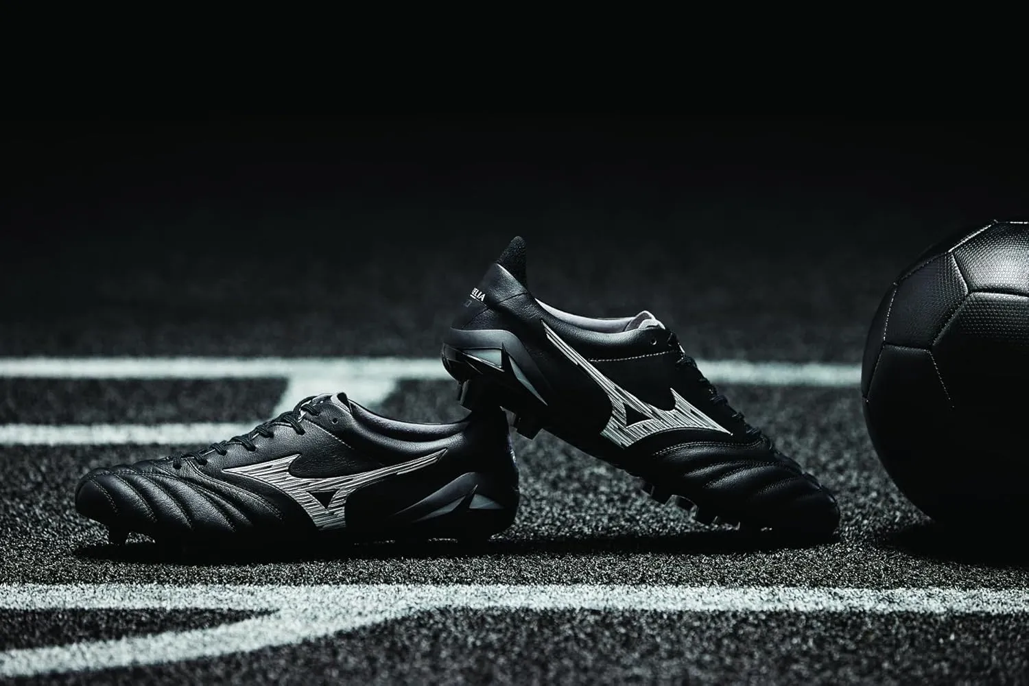 Mizuno Men's Morelia Neo Iv Beta Elite Soccer Shoe