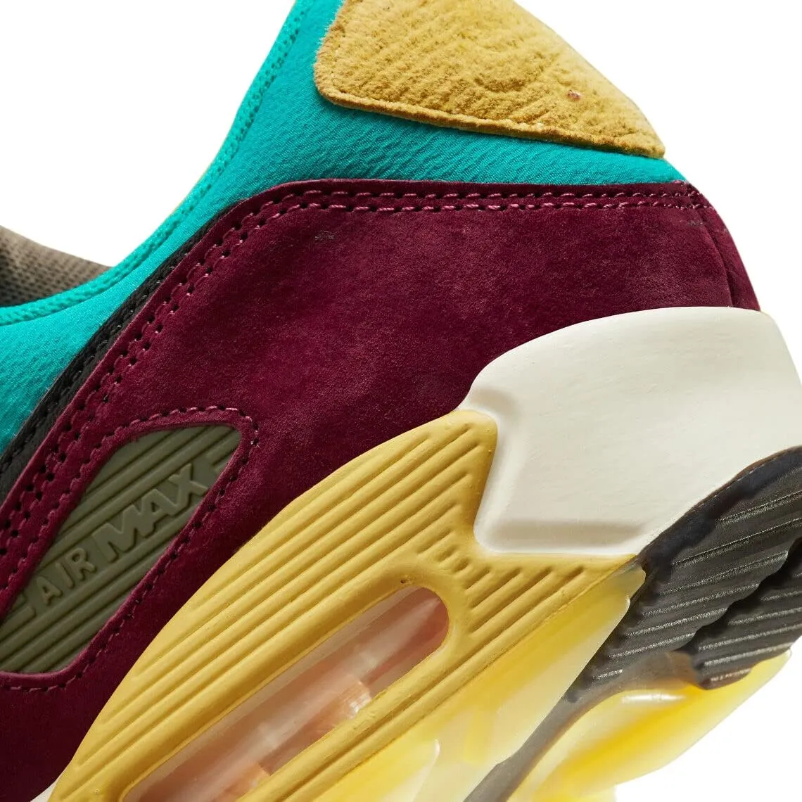 NIKE Women's Sneaker